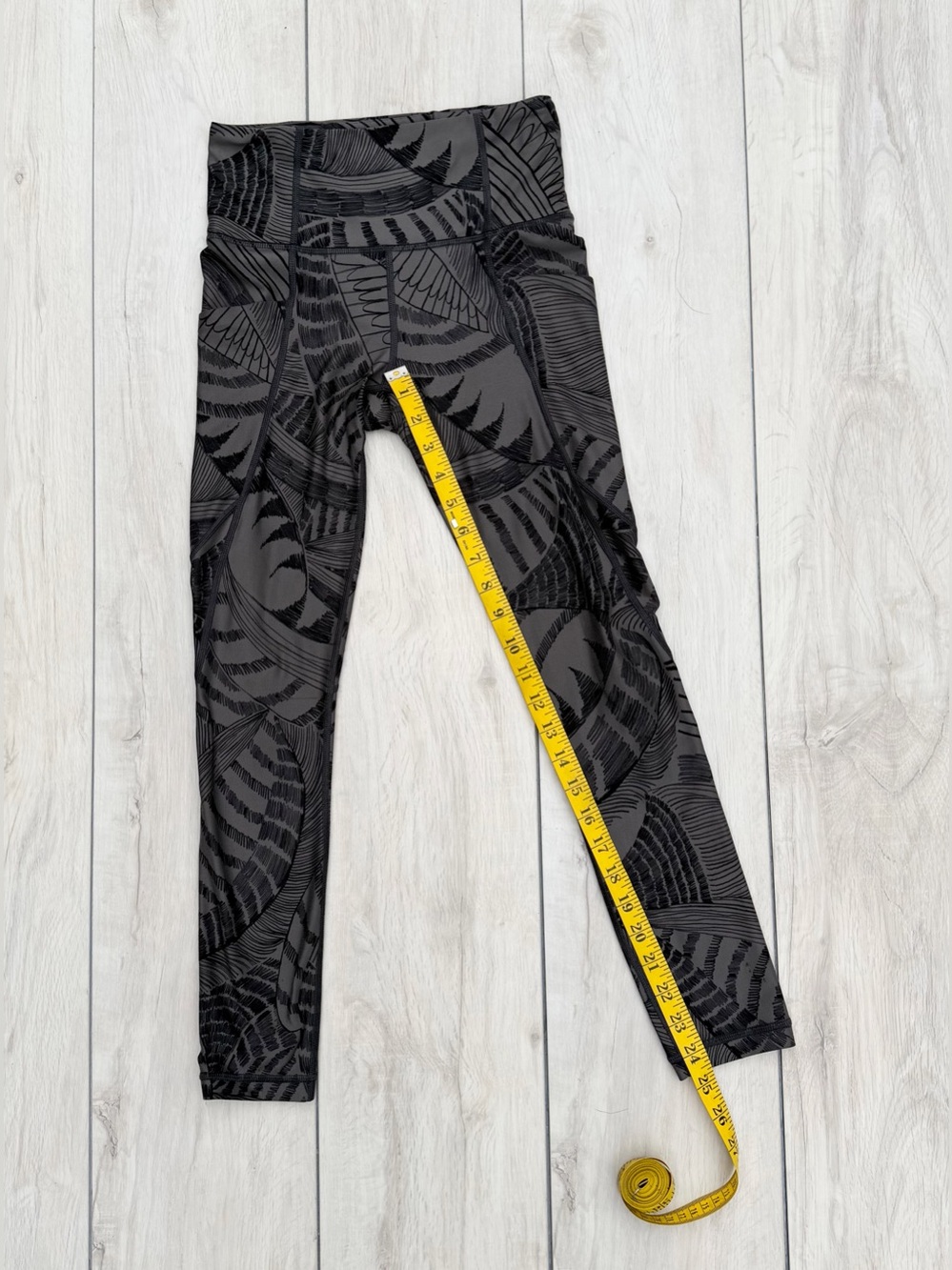Athleta Salutation Stash II Printed 7/8 Tight XS Black Charcoal Tropical Palm - Picture 8 of 11